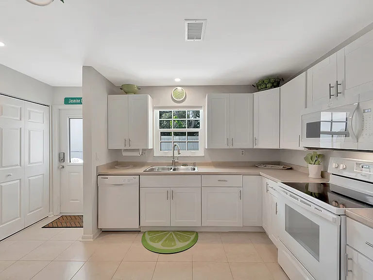 900 Jasmine Ln #103B — Photo 13