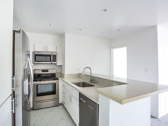 2nd image of 1885 Veteran Ave APT 208