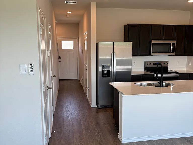 Dining Area
Kitchen
Main Hallway
