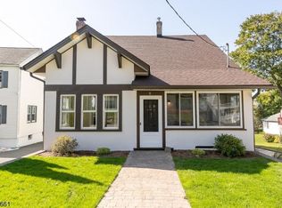 8 Linden Ave, Stanhope, NJ 07874