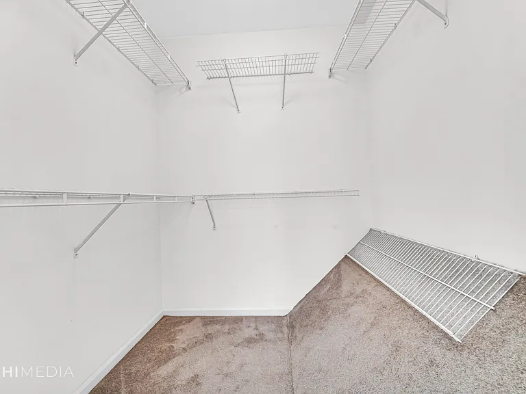 425 Monmouth Ct — Photo 14