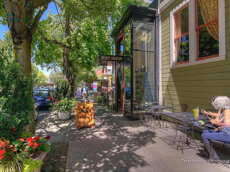 Nob Hill Apartments — Photo 26