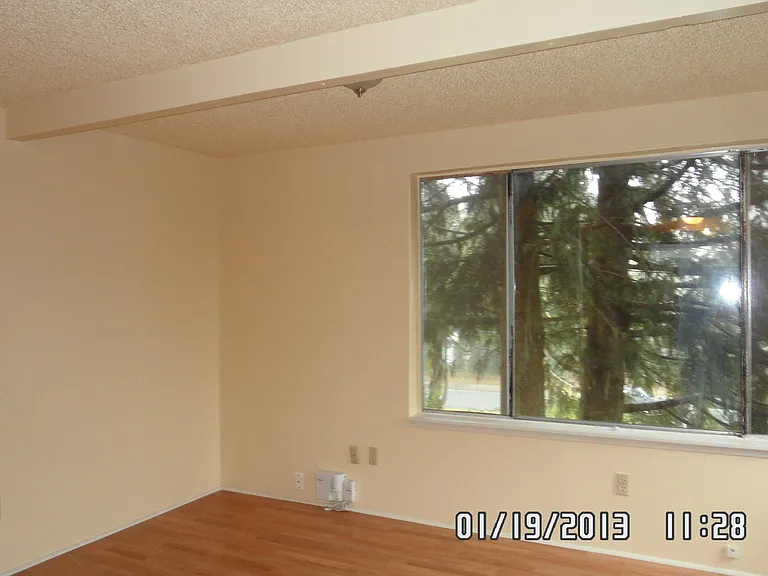 2428 E Grand Ave #3 — Photo 3