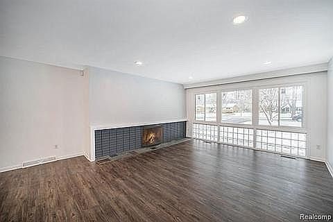 2nd image of 18621 Bainbridge Dr