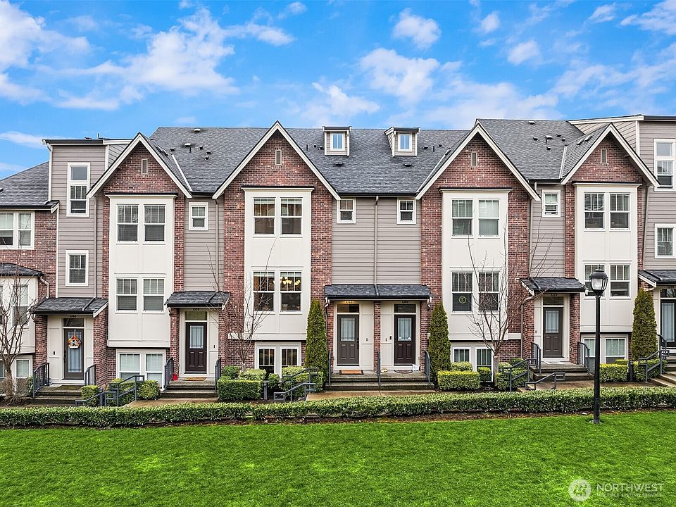 1st image of 1363 Greenwich Walk NE