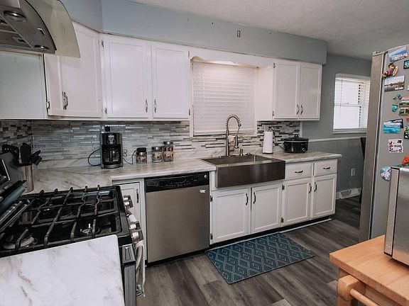 5th image of 32 Shaw Dr
