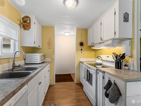 4th image of 4113 21st Street Pl SE