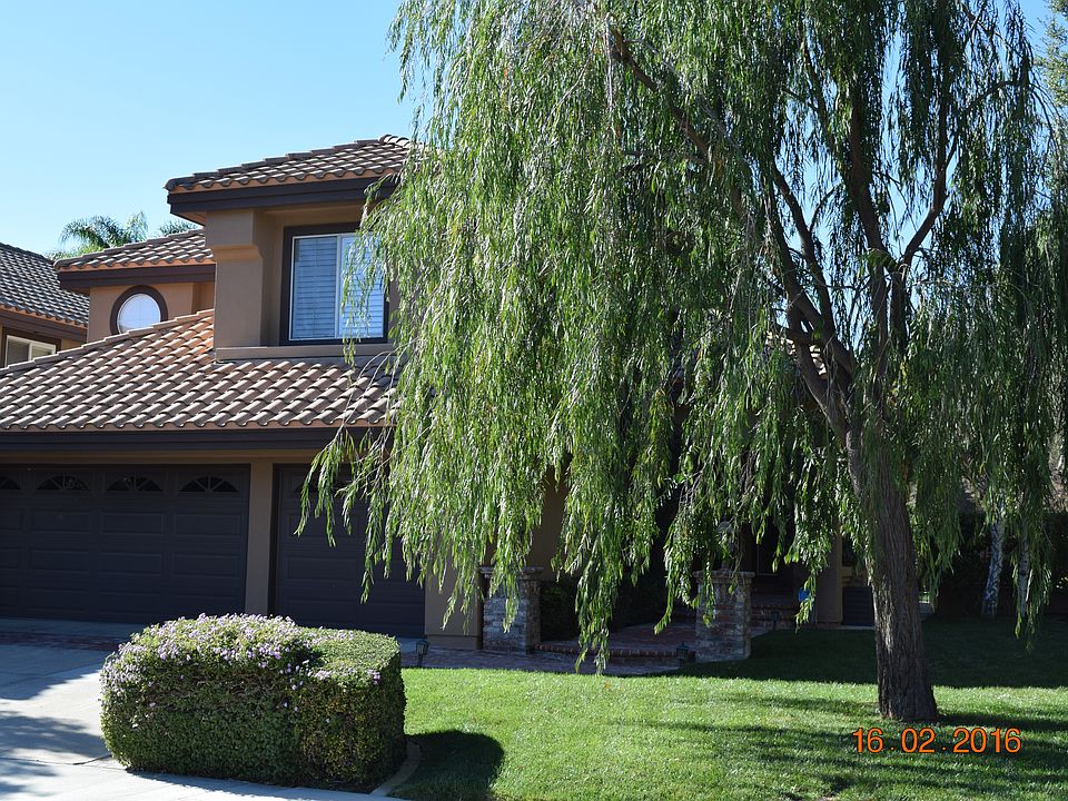 2nd image of 31 Deerfield Pl