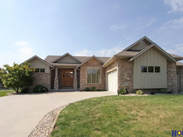 5335 Troon Dr, Lincoln, NE 68526