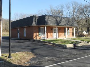 114 S 6th St, Bradfordsville, KY 40009