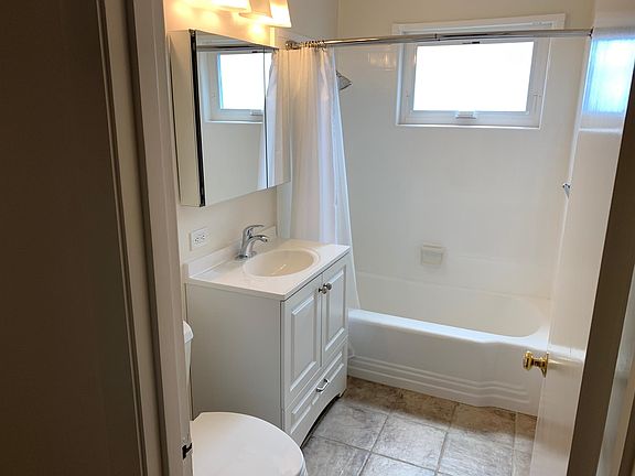 4th image of 484 Wilton Ave