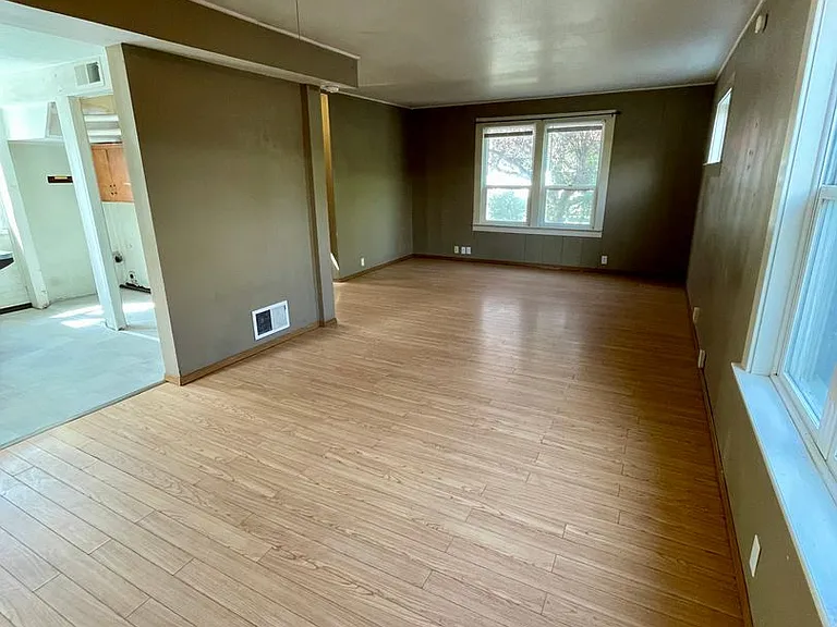 1106 N B St — Photo 4