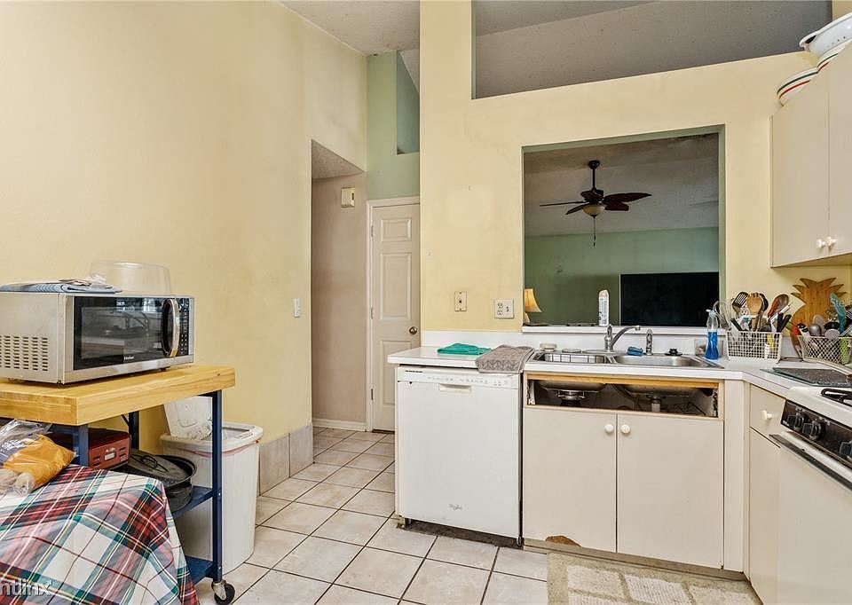 1st image of 3405R Long Island Way