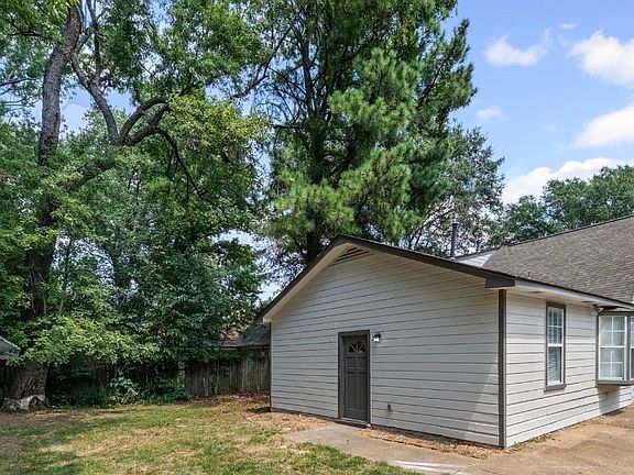 2nd image of 3843 Blue Jay Rd
