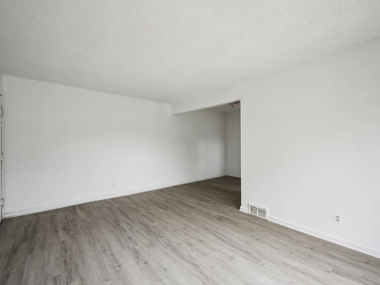 Franklin Village Apartments — Photo 16