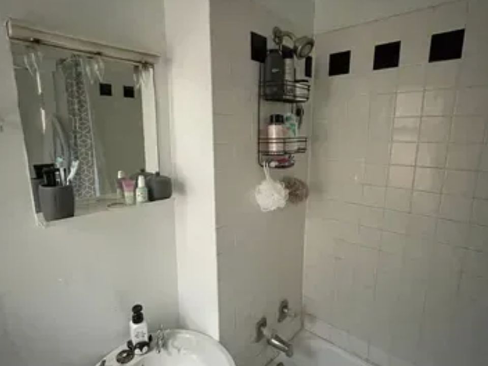 1st image of 4008 N Kenmore Ave APT 3S