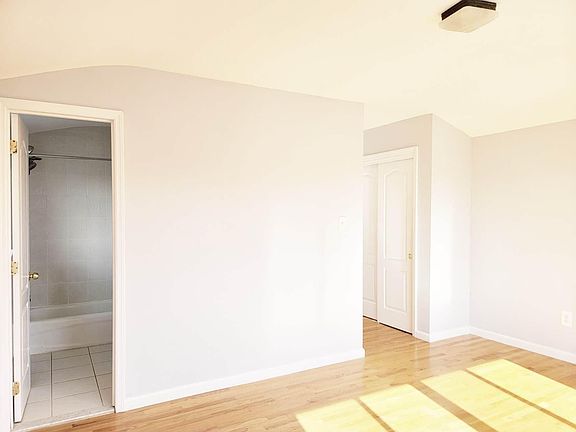 5th image of 928 Rockland Ave #2