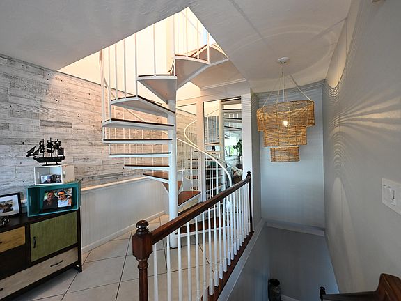 3rd image of 186 Atlantic Blvd