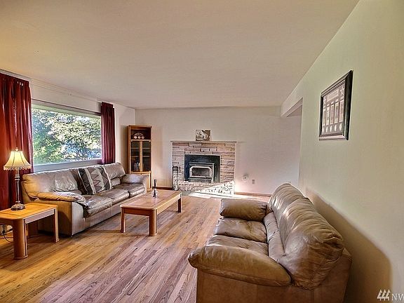 4th image of 2637 S 150th St