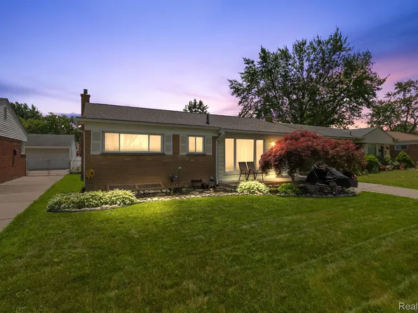 21536 Briarcliff St, Saint Clair Shores, MI 48082