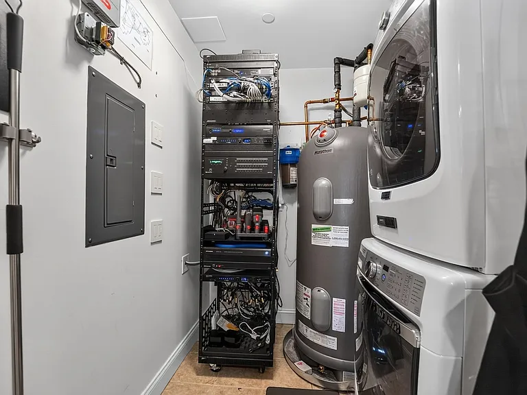 10 E Lee St #2305 — Photo 37