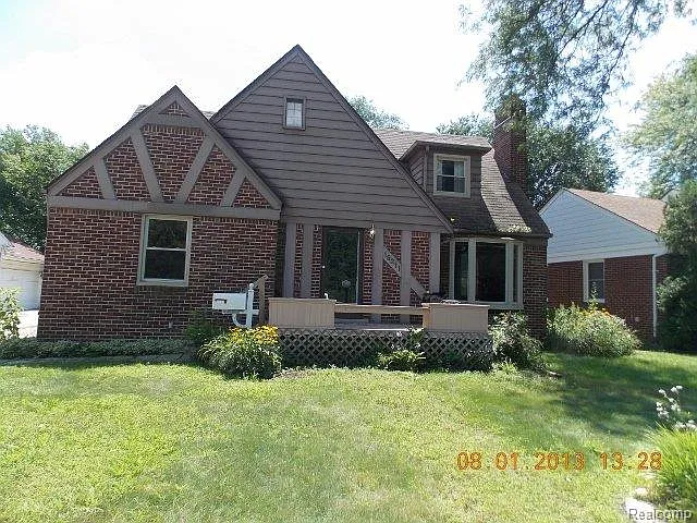 18211 Magnolia Ave photo 1