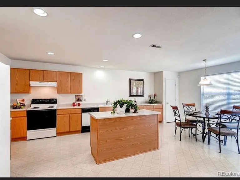 7918 S Kittredge St — Photo 39