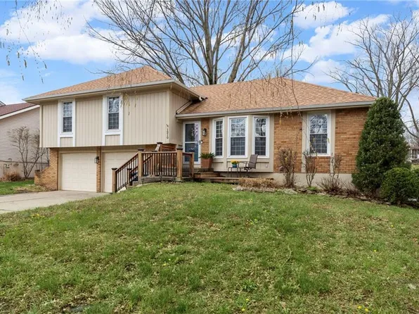 1210 Dunwich Dr, Liberty, MO 64068