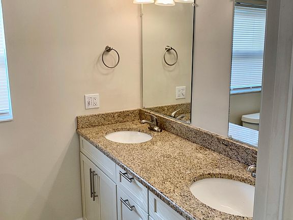 4th image of 7919 Caxton Cir W