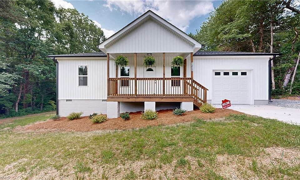 1st image of 1213 Hillcrest Dr