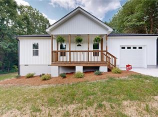 1213 Hillcrest Dr, Thomasville, NC 27360