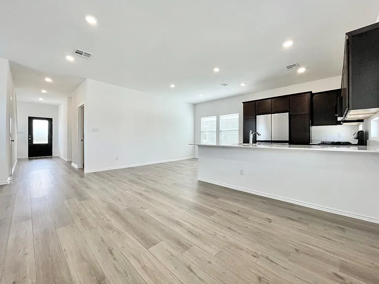 1517 Cobblecrest Ln — Photo 4