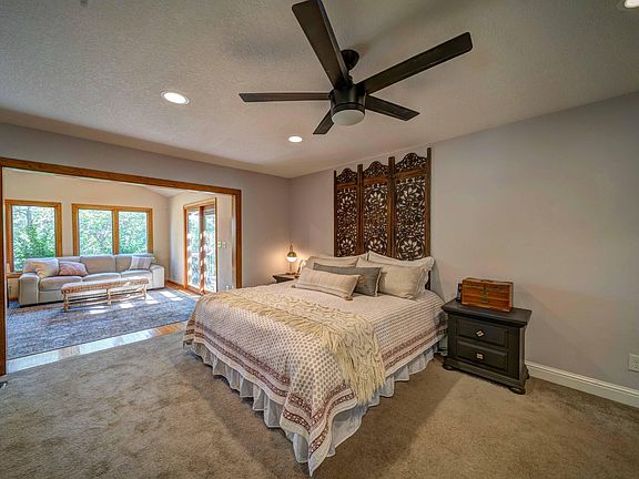 5th image of 513 Royal Oaks Dr