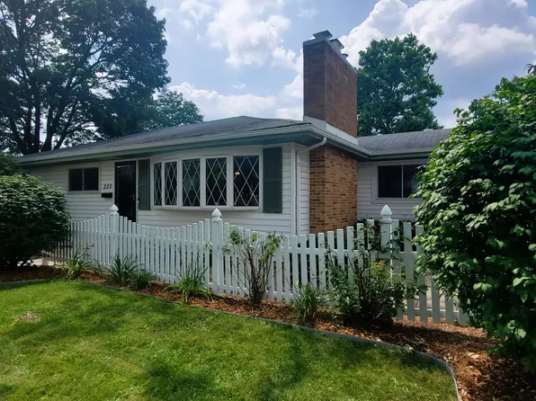 220 S President St, Wheaton, IL 60187