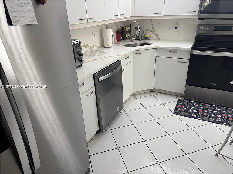 5133 Brisata Cir #L — Photo 7
