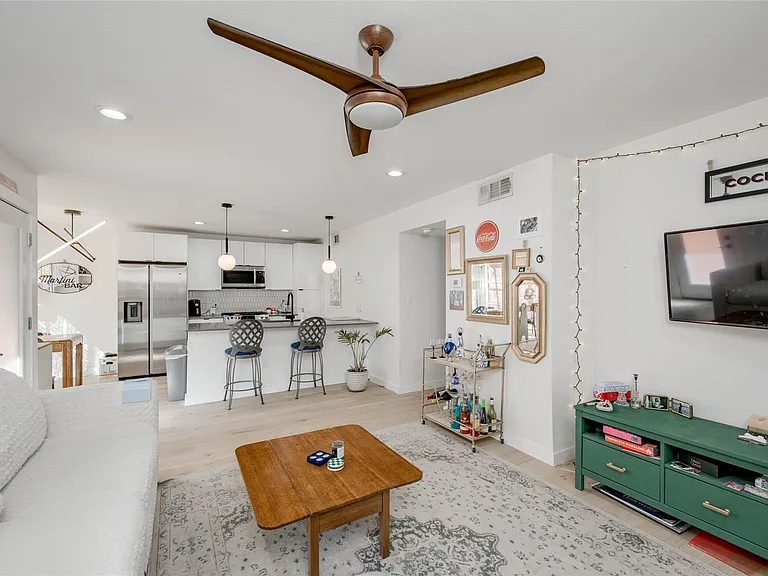 400 E 30th St #105 — Photo 4