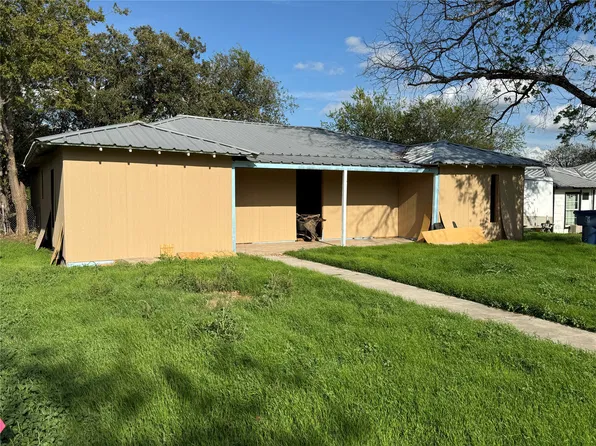 904 7th St, Brownwood, TX 76801