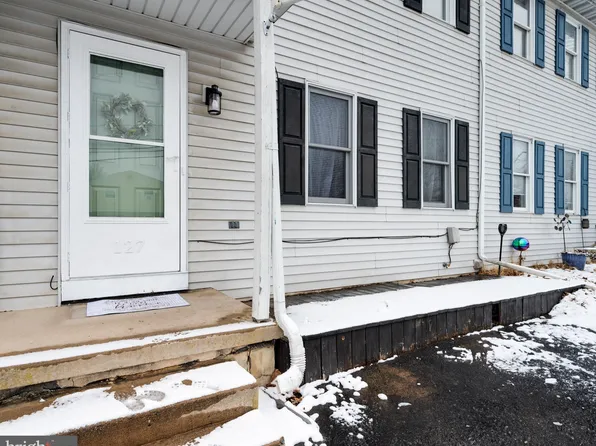 127 W Shackamaxon St, Leesport, PA 19533
