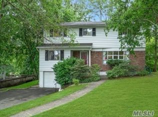 9 Wren Dr, Hauppauge, NY 11788