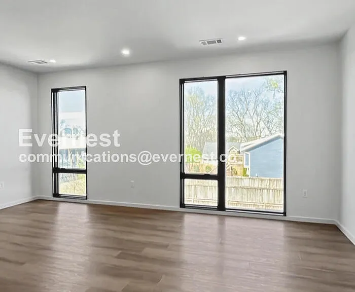 500 Merritt Ave #213 — Photo 8