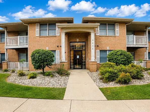 9835 Wildwood Cir Unit 2-C, Munster, IN 46321