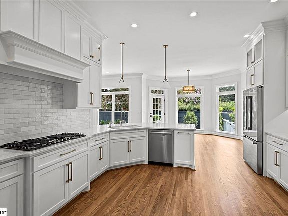 5th image of 4 E Cleveland Bay Ct