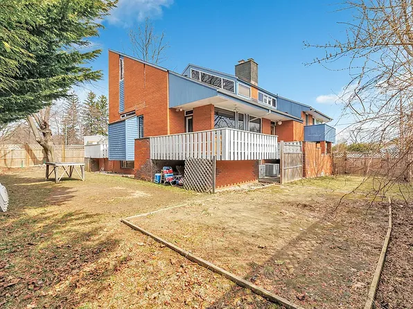 180 Loftus Cir, Bridgeport, CT 06606