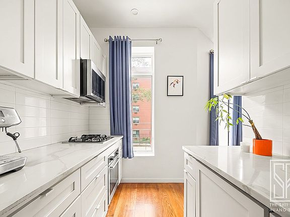 4th image of 756 Saint Johns Pl Unit Parlor