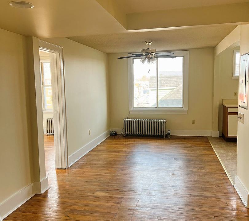 2nd image of 638 Tyler St #8
