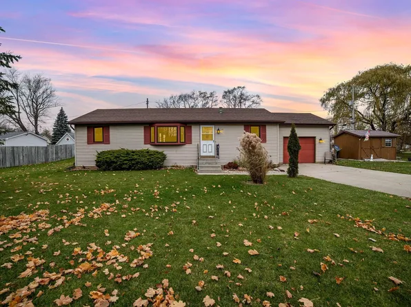 311 Hawthorne St, Alma, MI 48801