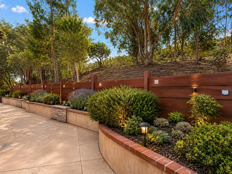 2 San Diego Ct — Photo 31