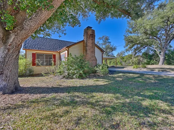 305 E Hilburn St, Bellville, TX 77418
