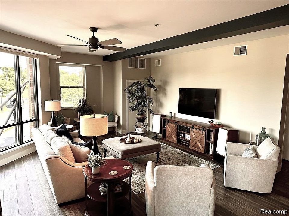 134 N Leroy St Unit 208, photo 7