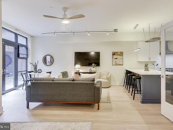 3rd image of 2426 Ontario Rd NW #101